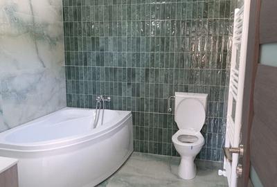 Casă cu 4 camere în Câmpineanca