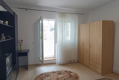 Garsonieră decomandată în Răcădău