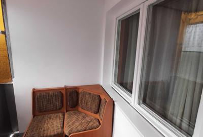 Apartament cu 3 camere semidecomandat în Cloșca