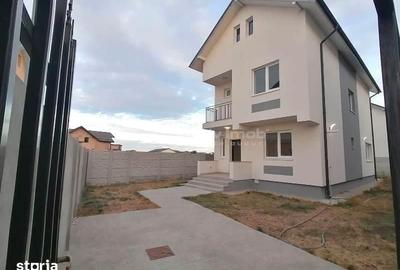 Casă cu 4 camere cu Teren 200 Mp în Central