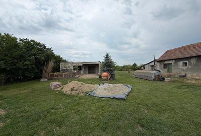 Casă cu Teren 1018 Mp în Inand