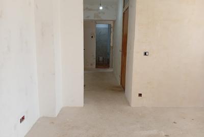 Apartament cu 2 camere decomandat în Drumul Taberei