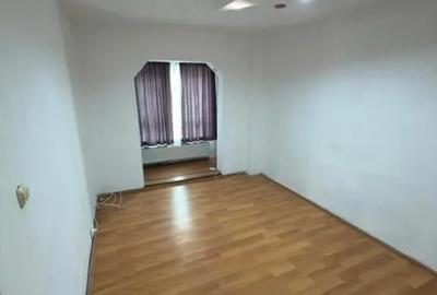Apartament cu 3 camere decomandat în Balta Albă - 1