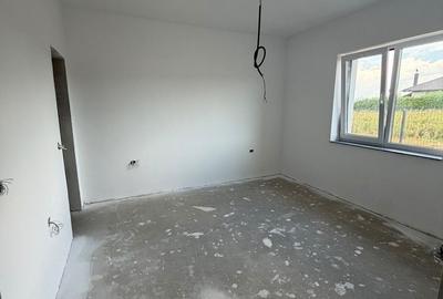 Casă cu 4 camere cu Teren 500 Mp în Central