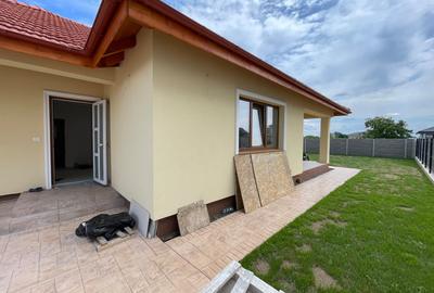 Casă individuală cu 3 camere cu Canalizare în Ghiroda