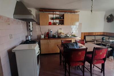 Casă individuală cu 4 camere cu Canalizare în Central - 11
