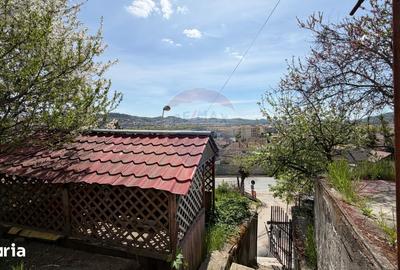 Casă cu 5 camere cu Teren 250 Mp în Exterior Sud