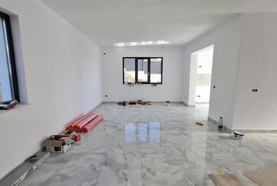 Duplex cu 4 camere cu Canalizare în Valea Lupului - 5