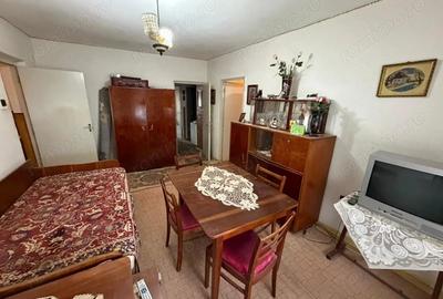Apartament cu 4 camere decomandat în Central