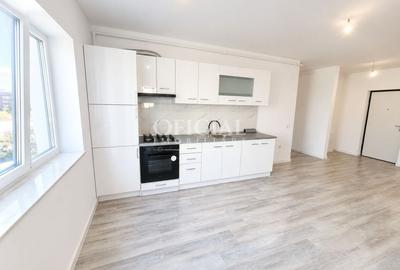 Apartament cu 3 camere semidecomandat, mobilat în Florești