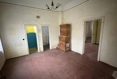 Casă cu 4 camere cu Teren 2100 Mp în Satu Nou