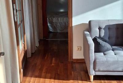 Apartament cu 3 camere semidecomandat, mobilat în Titan
