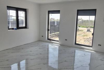 Casă cu 3 camere cu Teren 385 Mp în Central - 2