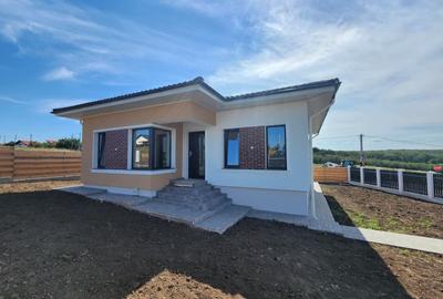 Casă individuală cu 4 camere cu Canalizare în Miroslava