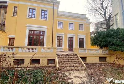 Casă cu 7 camere cu Teren 1020 Mp în Romană
