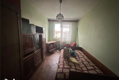 Apartament cu 3 camere decomandat în Independenței - 2
