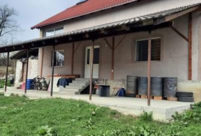 Casă cu 5 camere cu Teren 1000 Mp în Tomșani - 2
