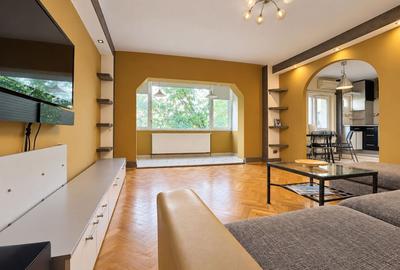 Apartament cu 3 camere decomandat în Girocului