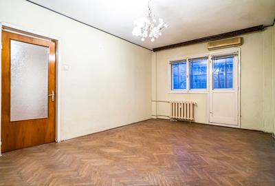 Apartament cu 3 camere semidecomandat în Ghencea