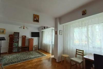 Apartament cu 3 camere decomandat, mobilat în Victoriei