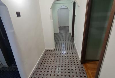 Apartament cu 4 camere decomandat în Central