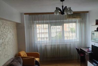 Apartament cu 3 camere decomandat în Călărași