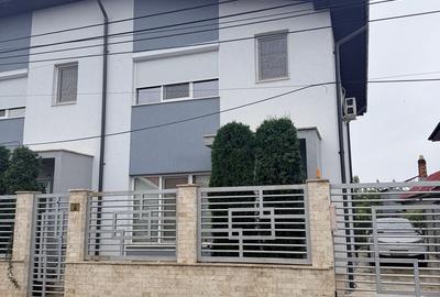 Casă cu 3 camere cu Teren 250 Mp în Central