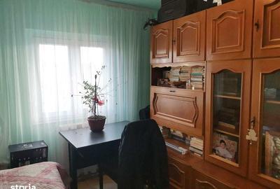 Apartament cu 4 camere decomandat în Traian - 1