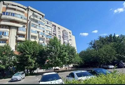 Garsonieră decomandată în Titan