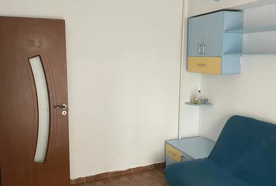 Apartament cu 3 camere semidecomandat în Păcurari