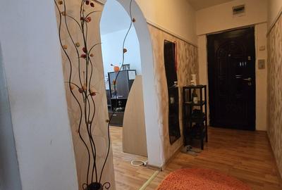 Apartament cu 3 camere decomandat în Micro 11 - 2