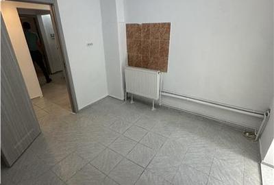 Apartament cu 3 camere decomandat în Aradului - 8