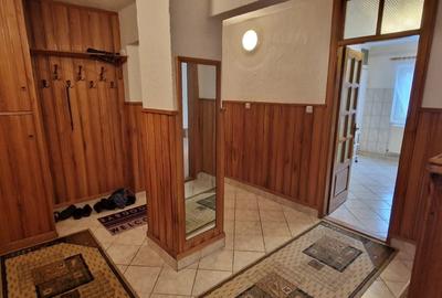 Apartament cu 4 camere decomandat în Central
