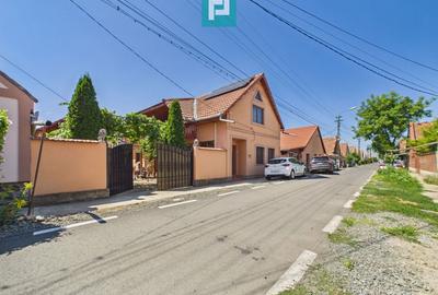 Casă individuală cu 6 camere cu Canalizare în Central