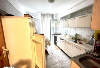 Apartament cu 3 camere decomandat în Republicii