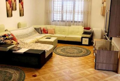 Casă cu 4 camere cu Canalizare în Central - 1