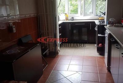 Apartament cu 3 camere decomandat în Dristor