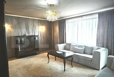 Apartament cu 3 camere decomandat, mobilat în Central