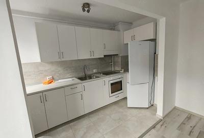Apartament cu 3 camere semidecomandat în Gară