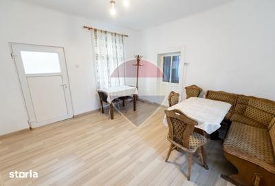 Casă cu 2 camere cu Teren 1330 Mp în Central