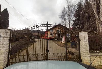Casă cu 3 camere cu Garaj în Bărdești