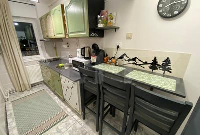 Apartament cu 2 camere semidecomandat, mobilat în Lupeni