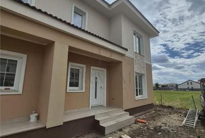 Casă cu 4 camere în Central