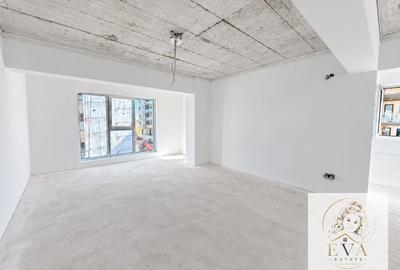 Apartament cu 3 camere semidecomandat în Sud
