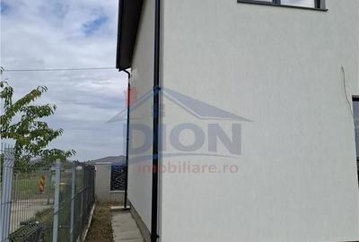 Casă cu 3 camere în Domnești