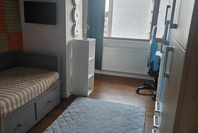 Apartament cu 3 camere decomandat în Titan