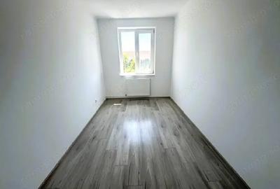 Apartament cu 3 camere semidecomandat în Central - 1