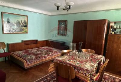 Casă cu 3 camere cu Teren 1045 Mp în Piatra Șoimului