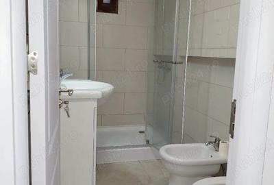 Apartament cu 3 camere decomandat în 1 Decembrie