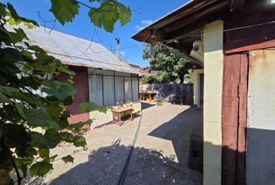 Casă cu 4 camere în Bărcănești